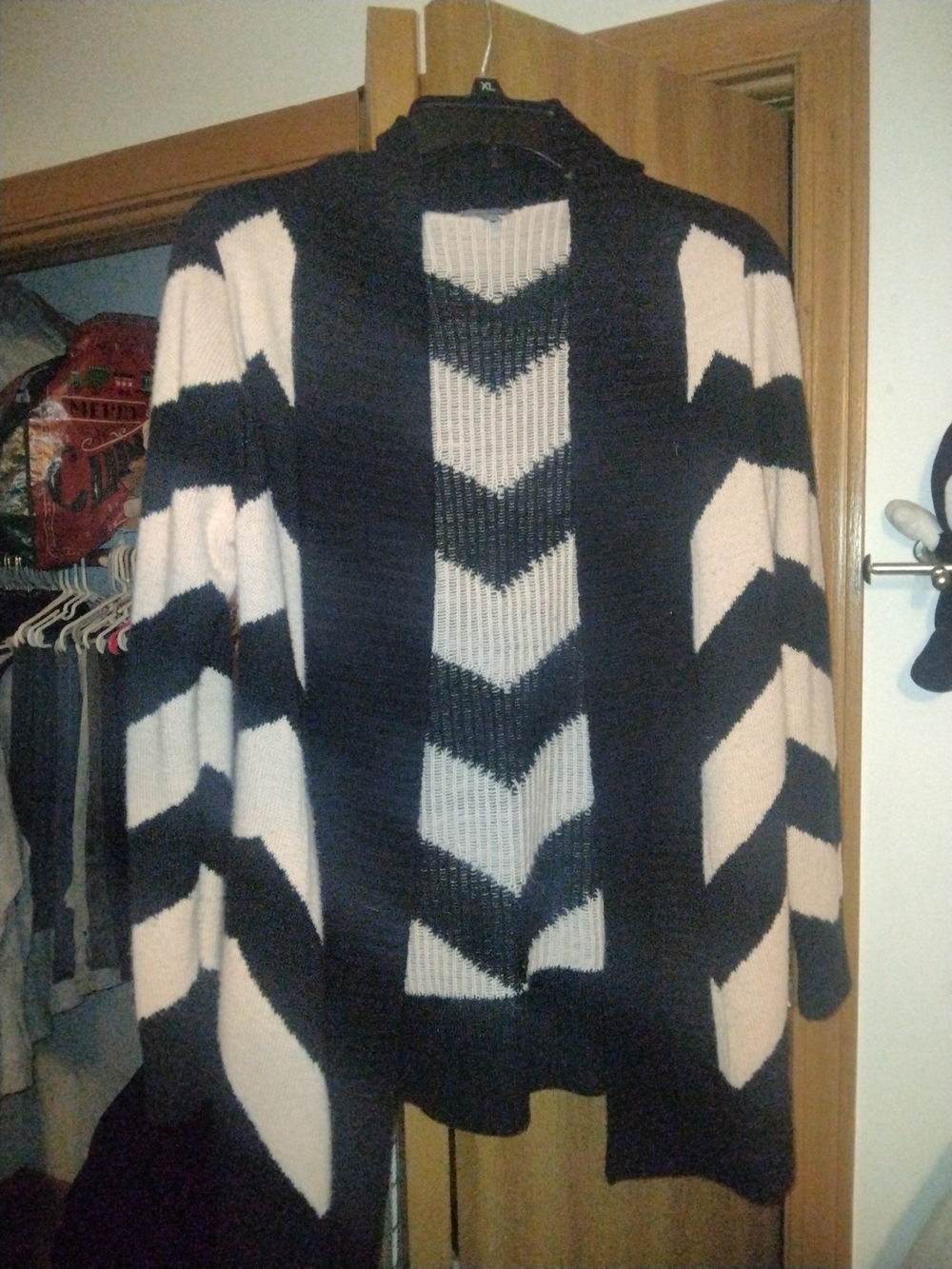 Charlotte Russe Black & Cream Chevron Open-Front Cardigan